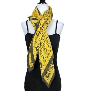 Mondi Pleated Baroque print Square scarf